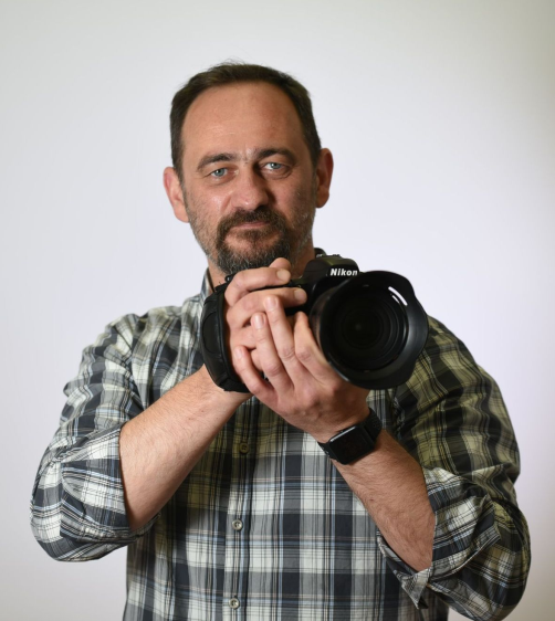 Portré rólam, a fényképezőgépemmel a kezemben.